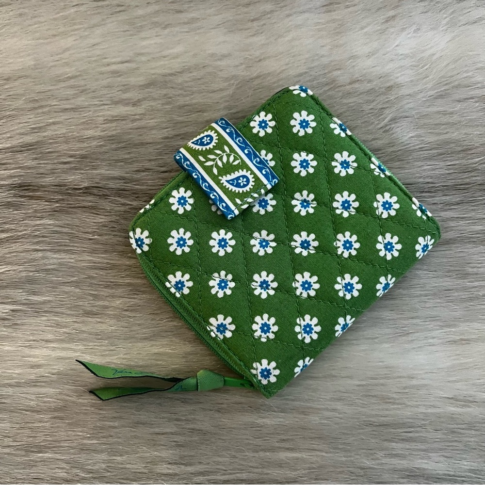 Vera Bradley Apple Green 2004 Mini Zip Wallet
